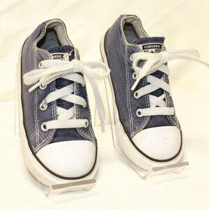 Converse Kid Size 9 Blue Low Top Chuck Taylor Sneakers 7J237